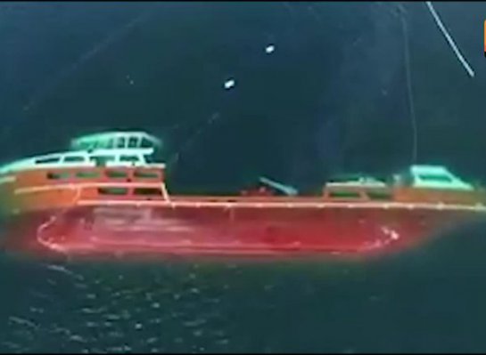 <p>Armada encabeza operativo por hundimiento de buque con 200 toneladas de salmones y 600 mil litros de petróleo</p>