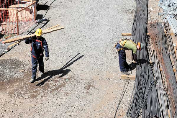 <p>Seis meses de reforma laboral: sólo 1 de cada 10 trabajadores percibe un efecto positivo</p>