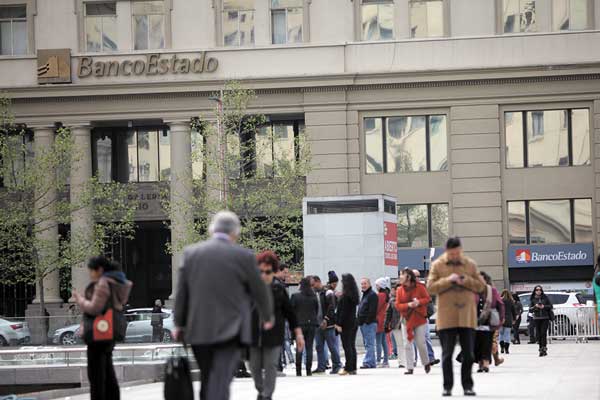 Sindicato de BancoEstado irá a tribunales por servicios mínimos