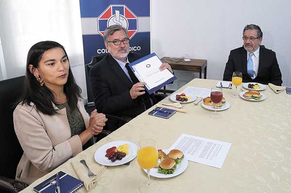 Guillier insta a Goic a transparentar su postura sobre un acuerdo para el balotaje