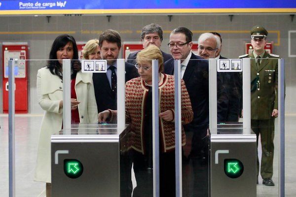 Bachelet: inauguración de la Línea 6 del Metro está "lejos de ser un ofertón populista"
