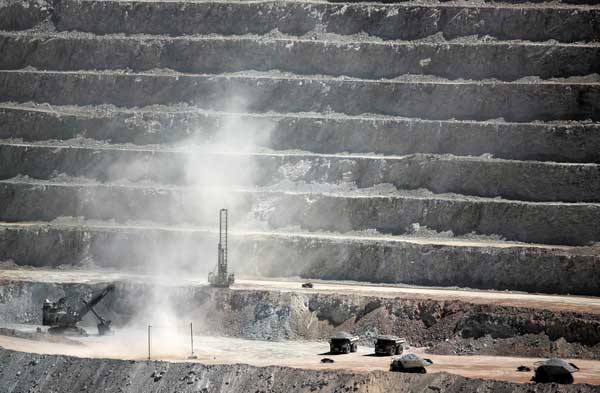 Grandes mineras rompen tendencia y suben 6% sus costos por menor producción de cobre