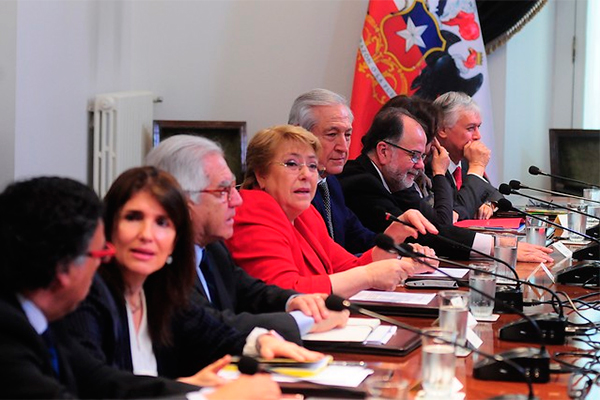 Presidenta Bachelet pide a ministros salir más a terreno a explicar las reformas de su gobierno
