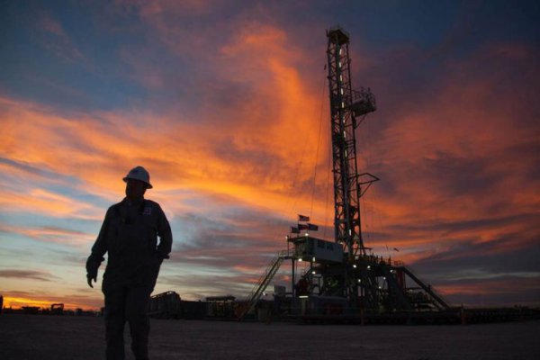Petróleo sigue en racha y alcanza su mayor precio en más de dos años
