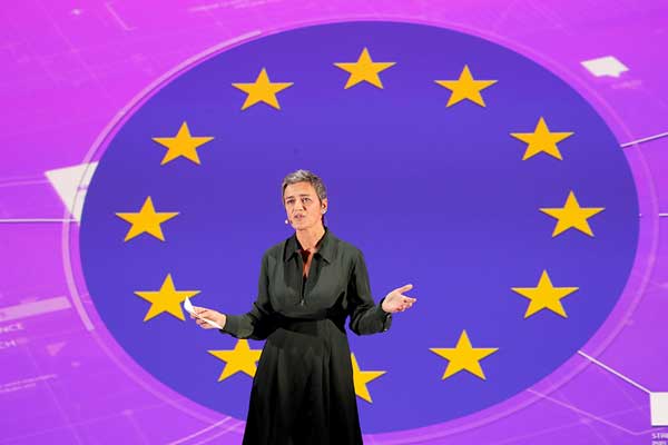 Comisionada de la competencia de la UE eleva su ofensiva contra firmas tecnológicas