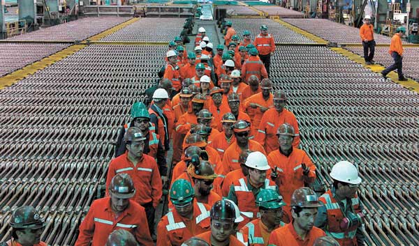 Sindicatos mineros desechan adelantar negociaciones ante alza en el precio del cobre