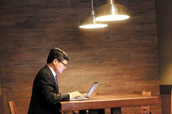 Casi la mitad de los gerentes chilenos prevén cambios en las formas de contratación