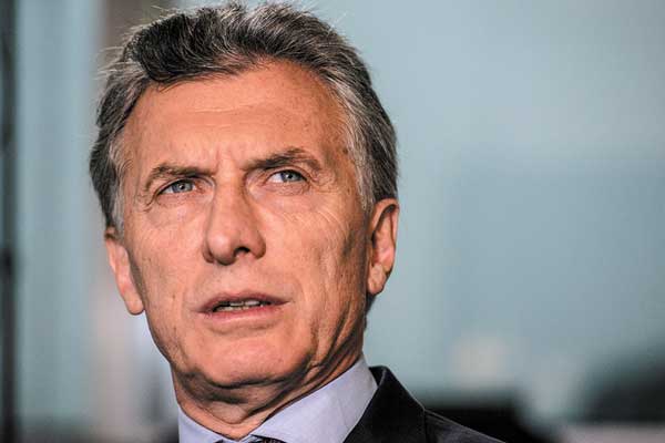 Macri llama a EEUU a imponer un embargo petrolero total a Venezuela