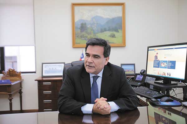 SII mira firmas “Paradise Papers” que operan en Chile