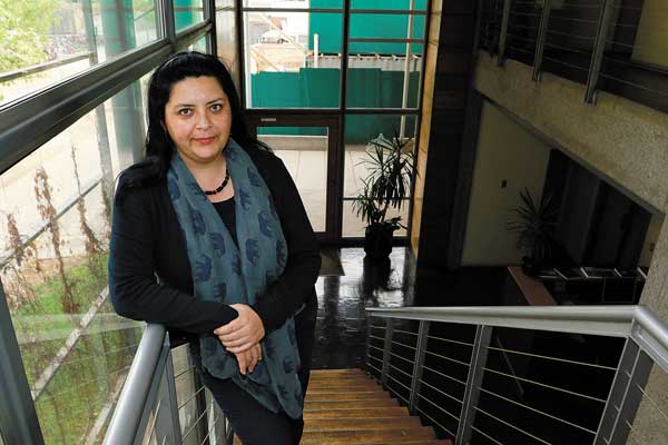 Científicas al poder: La mujer que conecta geología y astronomía con meteoritos