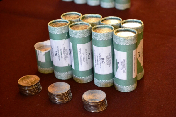 Bolivia pone en circulación dos monedas para conmemorar la demanda marítima contra Chile