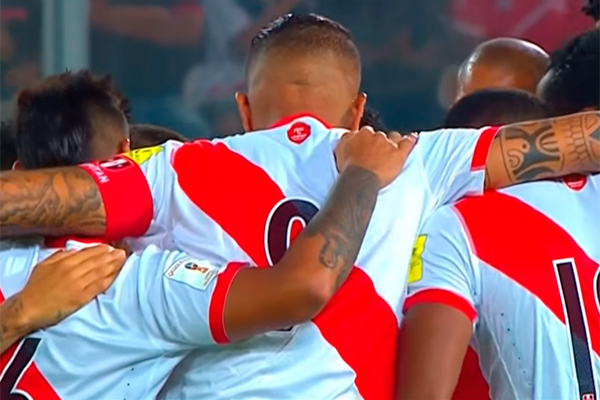 Fiebre mundialista en Perú: gobierno declarará feriado si la selección clasifica a Rusia