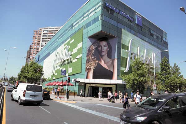 Venta por internet impulsan ingresos de Falabella