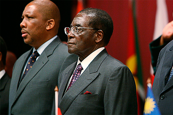 Mugabe está al borde de perder el poder tras 37 años al frente de Zimbabue