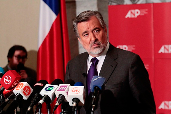 Guillier le responde a Goic: "No andamos buscando generalísimo"