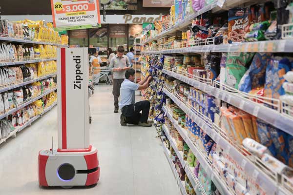 Zippy, el trabajador robot de Jumbo que recorre las góndolas por la noche