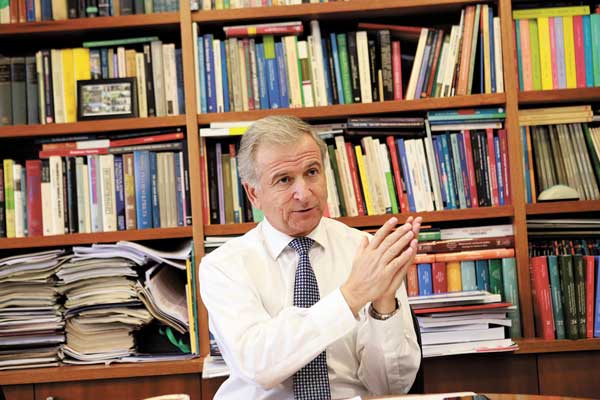 Felipe Larraín: “Chile se juega en esta elección la oportunidad de avanzar hacia el desarrollo o retroceder”
