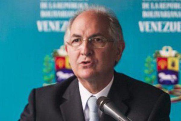 Líder opositor Antonio Ledezma escapa de arresto domiciliario y abandona Venezuela