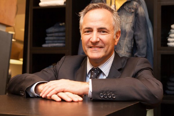 Ripley anuncia salida de emblemático gerente general y reestructura área retail