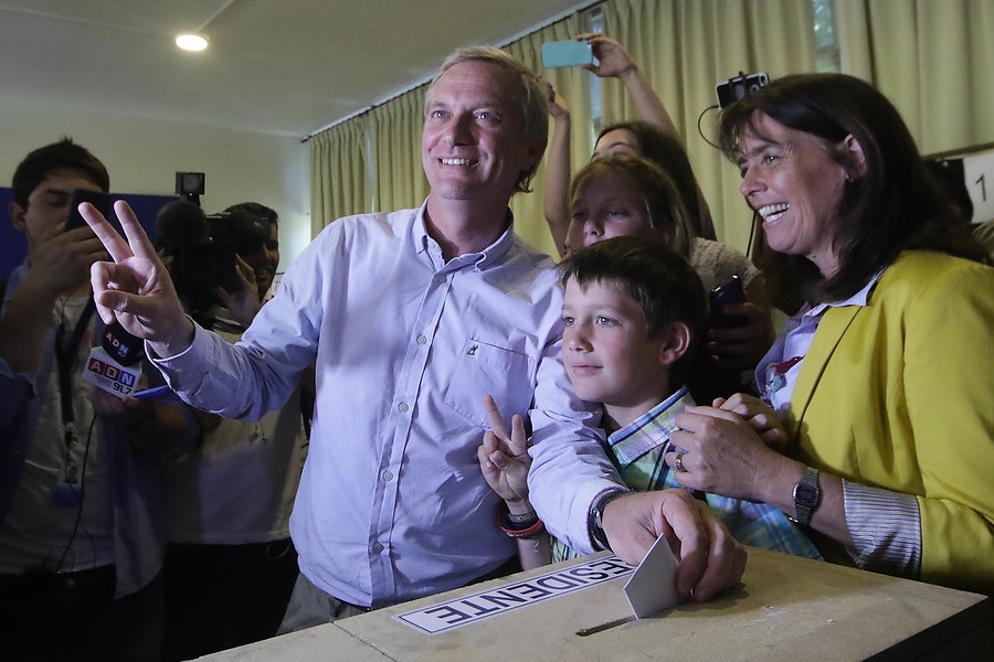 <p>Kast y su llamado a los chilenos: "Mientras más gente vote mejor"</p>