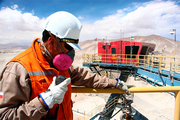 Economía chilena agarra tracción y anota mejor trimestre desde marzo del año pasado pese a nueva caída de la inversión