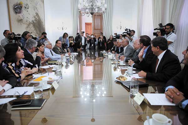 La Moneda apuntala candidatura presidencial de Guillier reforzando la agenda legislativa