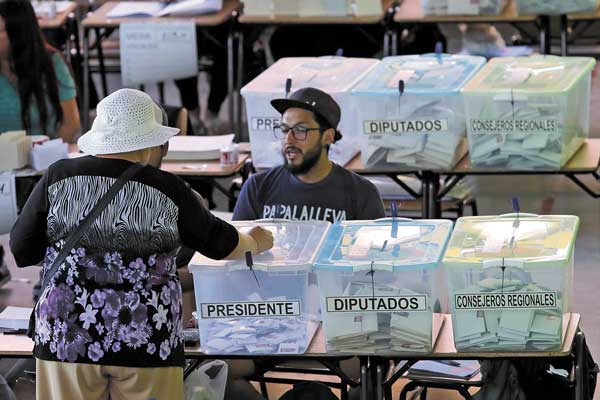 Elección presidencial: agentes internacionales asumen un incierto resultado en el balotaje