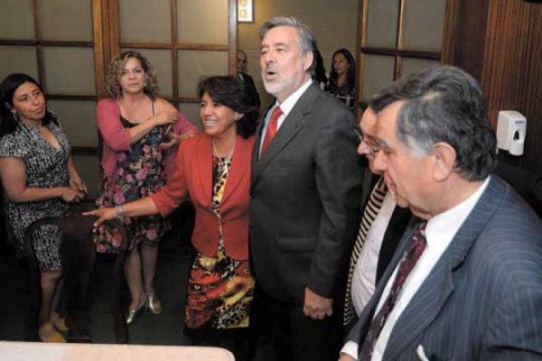 Guillier rompe el hielo con la DC y reestructura el comando para enfrentar balotaje