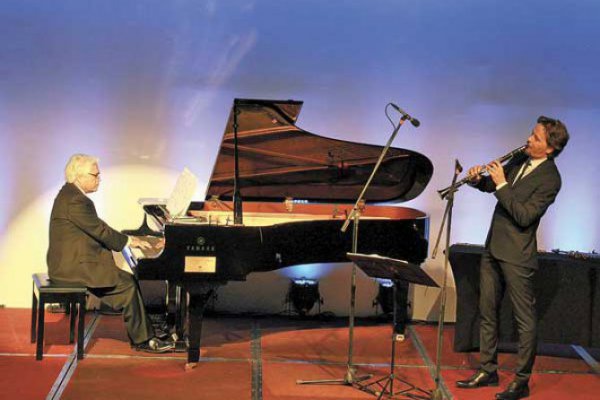 Roberto Bravo en Nescafé de las Artes con “Íntimo dos”