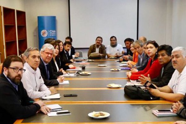 Por fin: gobierno y sector público acuerdan reajuste salarial de 2,5%