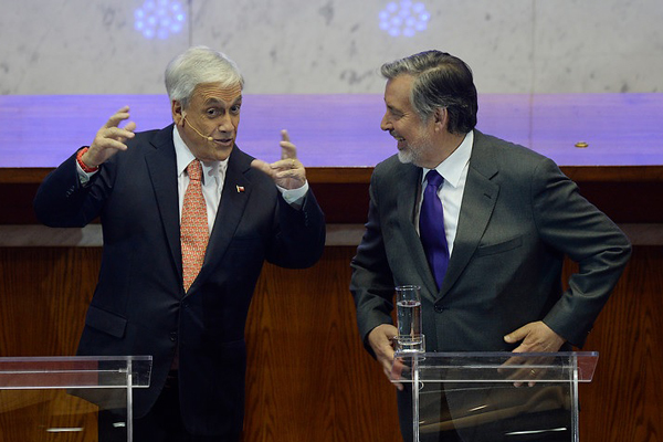 Pese a críticas, Cadem se atreve con nueva encuesta y da empate técnico entre Piñera y Guillier
