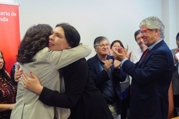Primer acuerdo desde 2014: sector público y gobierno firman protocolo y proyecto de reajuste ingresaría hoy al Congreso