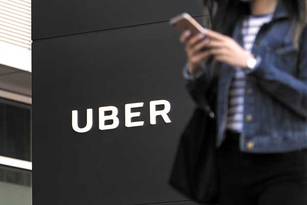 Uber se acerca a reguladores para informar de acciones tras escándalos