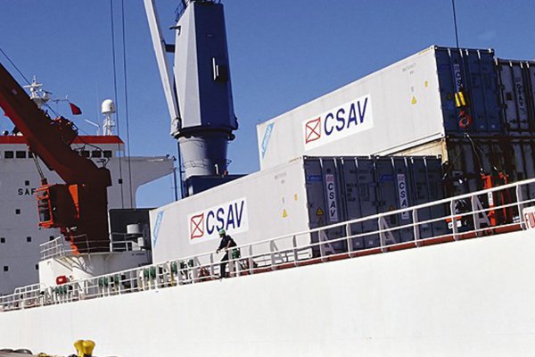 Quiñenco baja 37% sus utilidades por efecto de dilución en Hapag-Lloyd
