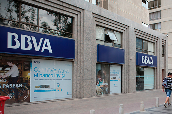 Scotiabank pone sobre la mesa US$ 2.200 millones para quedarse con BBVA Chile