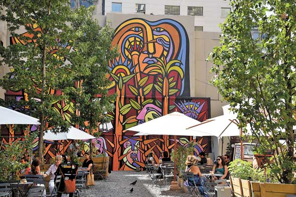 Plazas de bolsillo: de lugares abandonados a espacios vivos