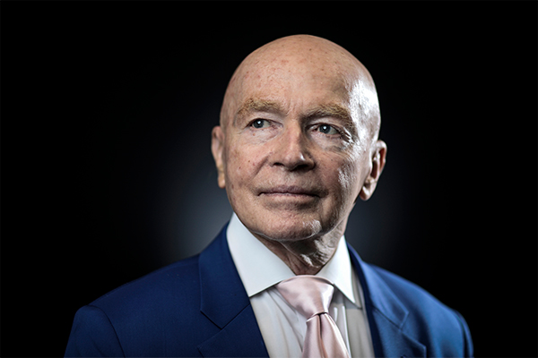 Qué haría el pionero de los emergentes, Mark Mobius, con US$100.000