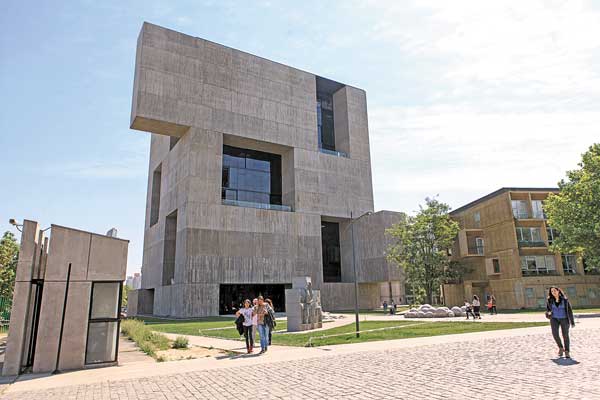 Académicos UC se certifican en programa de la National Science Foundation