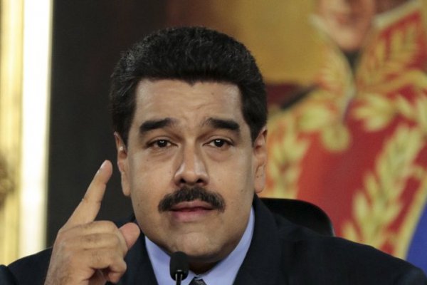 Maduro arrasa en elecciones y anuncia que partidos que no participaron quedarán excluidos de presidenciales en 2018