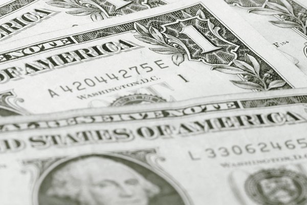 El dólar sufre una de las mayores caídas del año: cierra bajo la barrera de los $640