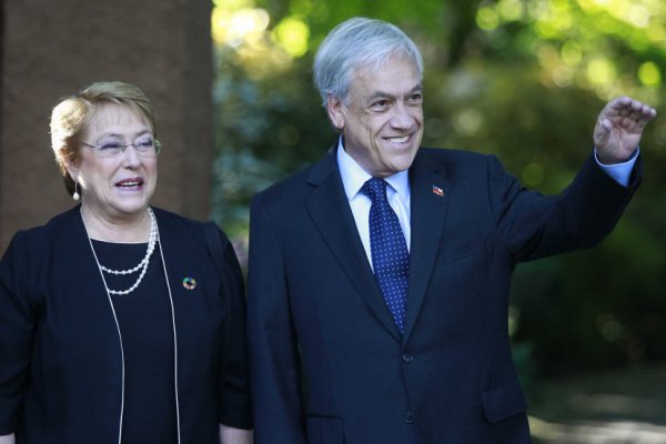 Presidente electo Sebastián Piñera, recibe en su casa a la presidenta Bachelet