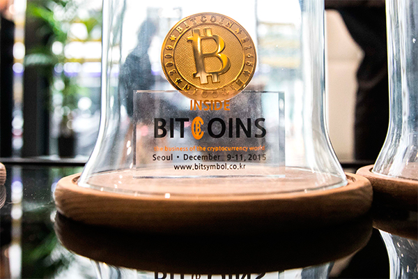 El bitcoin se derrumbó y sufre su peor jornada desde el debut de futuros