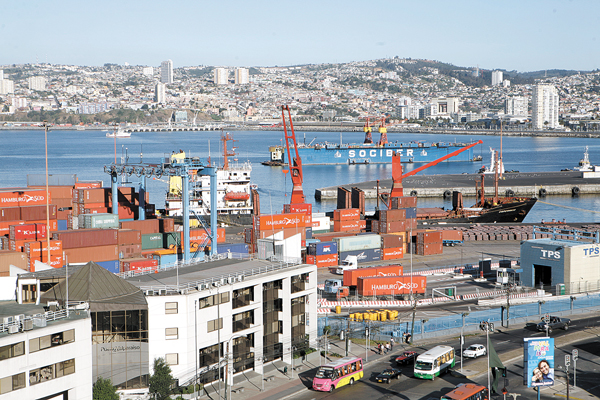 TPS refuerza ofensiva contra puerto de Valparaíso e inicia acción ante el TDLC