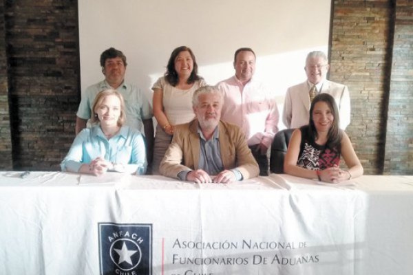 Hacienda y funcionarios de Aduanas llegan a acuerdo por planta de funcionarios