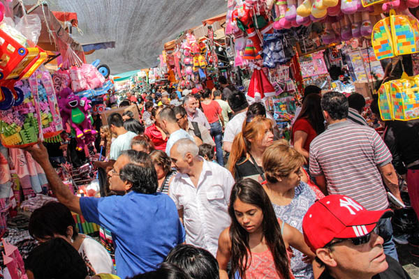 ¿Productos locales o importados? Chilenos prefieren la elaboración nacional solo para alimentación