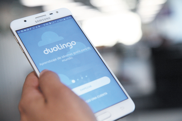 Chilenos pésimos para el inglés: las apps móviles son la salvación en el extranjero