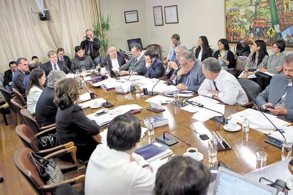<p>Comercio advierte que costos laborales subirían hasta 20% de aprobarse proyectos en trámite</p>