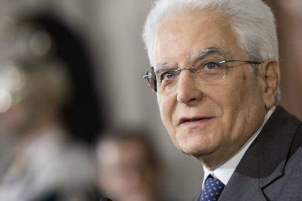 Presidente de Italia disuelve el Parlamento y abre la vía a elecciones