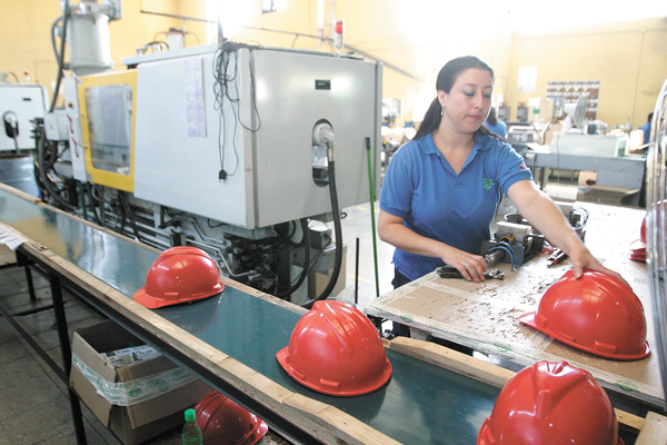 Fuerte baja del desempleo femenino en la Región Metropolitana