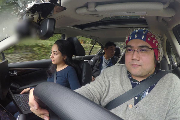 Nissan insiste con humanos al volante con sistema que predice movimientos al conducir